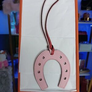 HERMES Swift Paddock Horseshoe Bag Charm Rose Sakura Capucine w/box